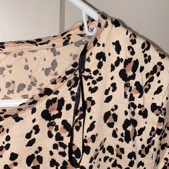 H&M Medium Leopard Print Blouse - Picture 7 of 9